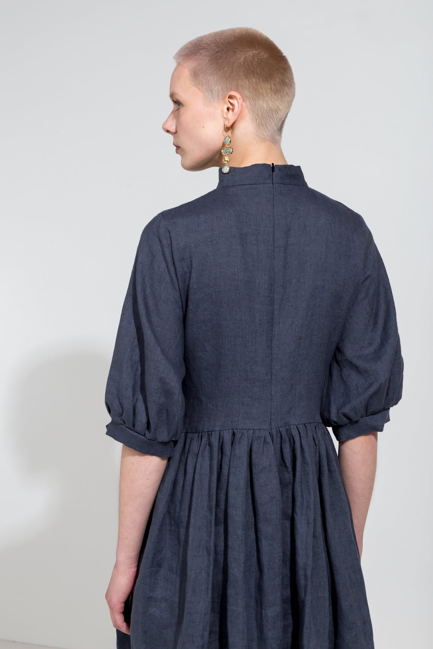 Asphalt grey linen dress with puff sleeves and asymmetrical waistline