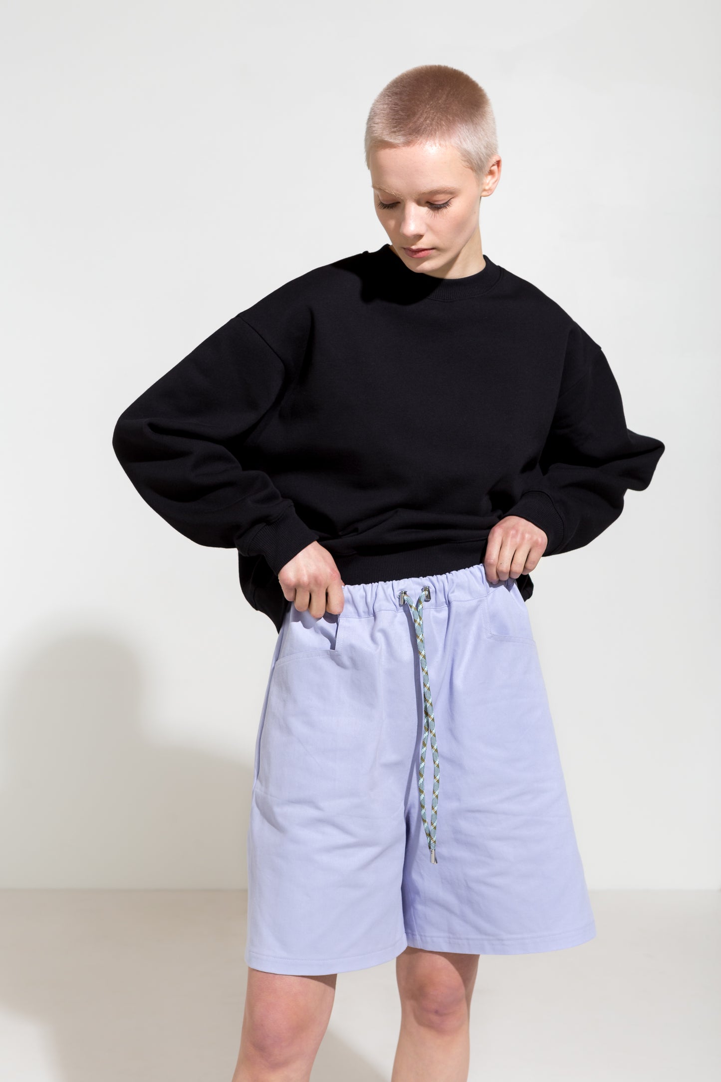 Relaxed fit twill shorts and black organic sweatshirt
