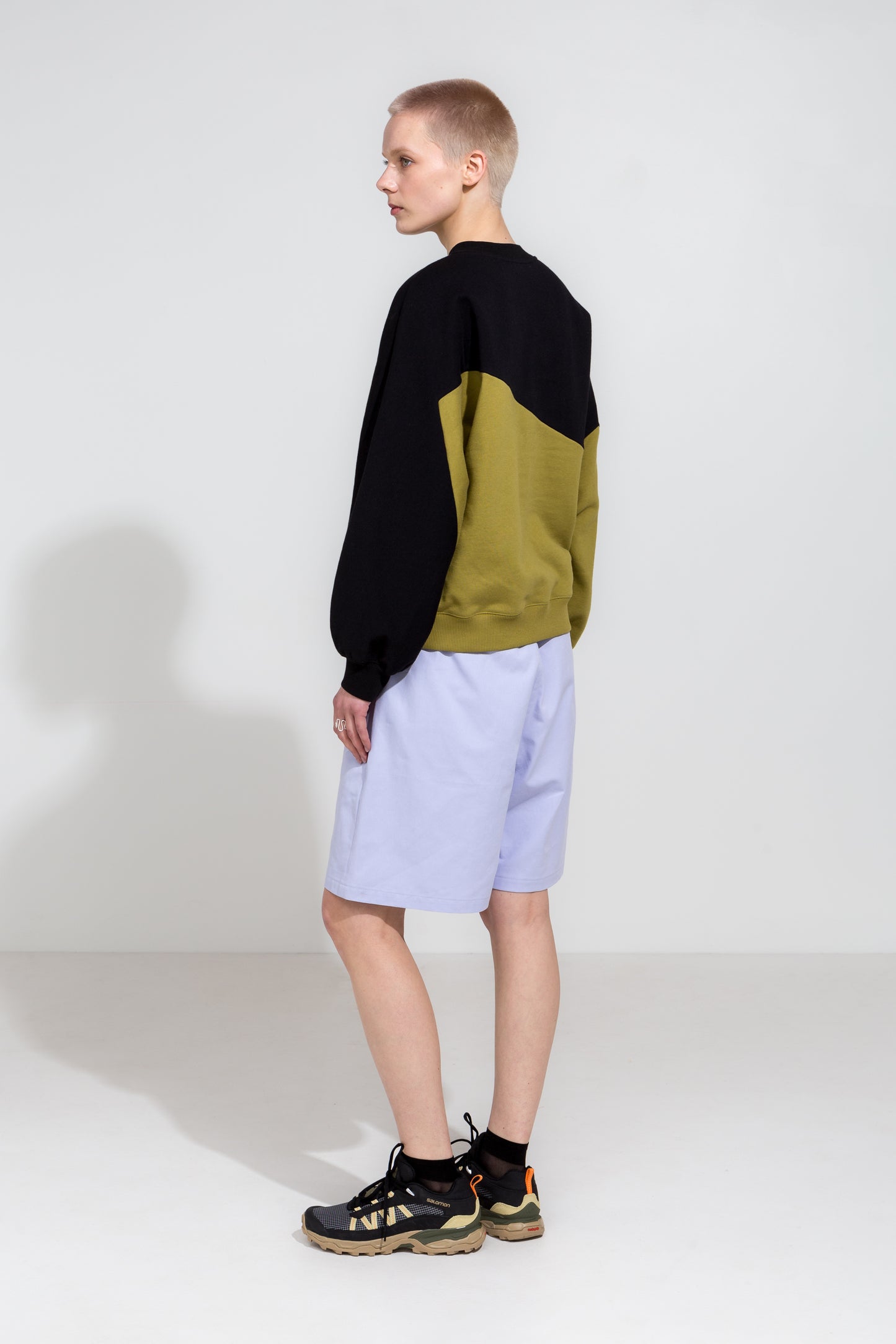 Gigi Sweatshirt in Black and Olive