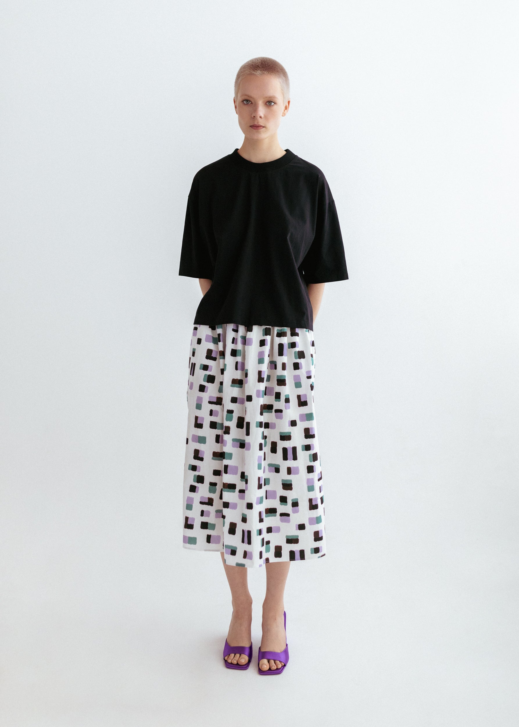 Black organic t-shirt and midi skirt in print