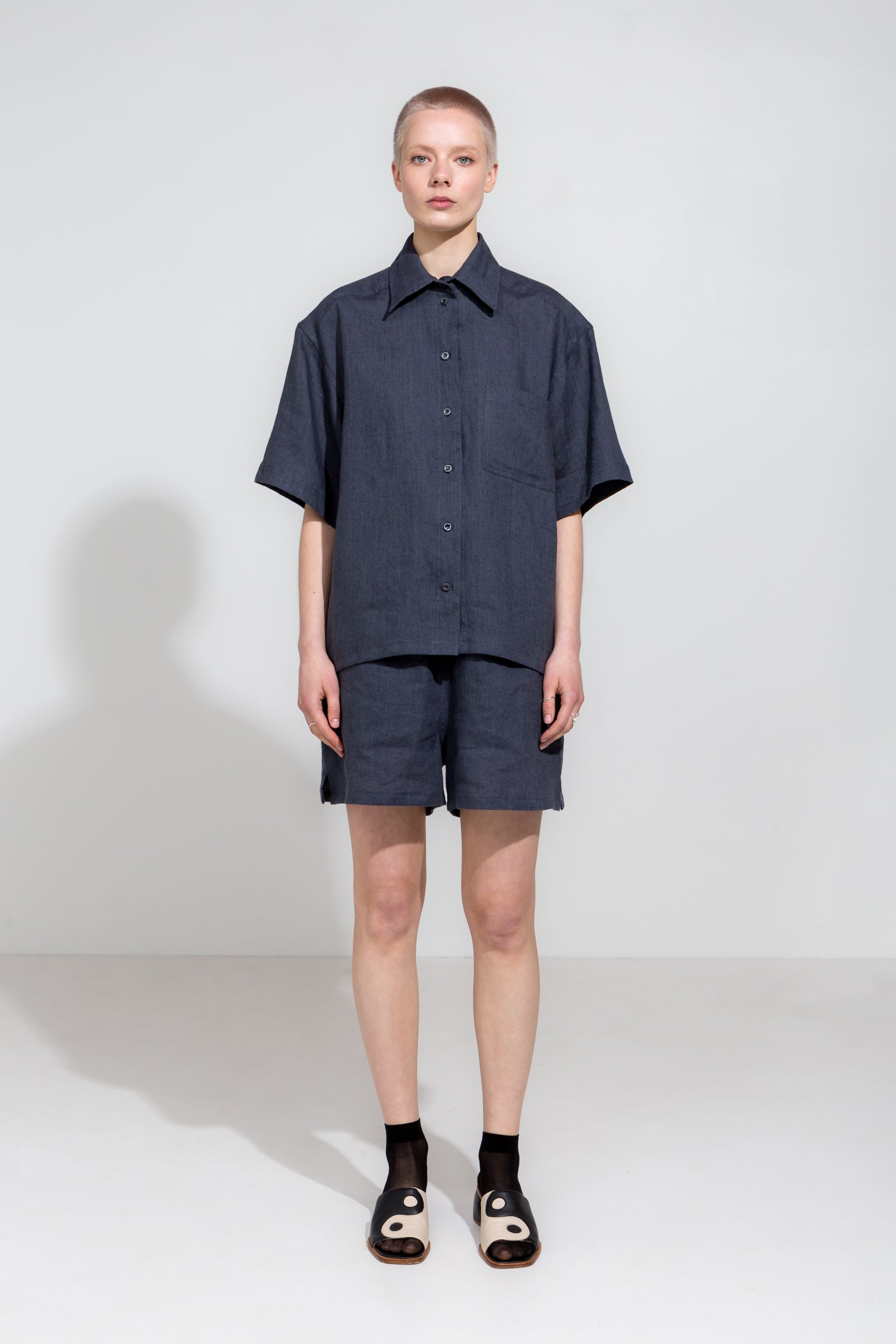 Relaxed fit short sleeve shirt and shorts in asphalt grey linen