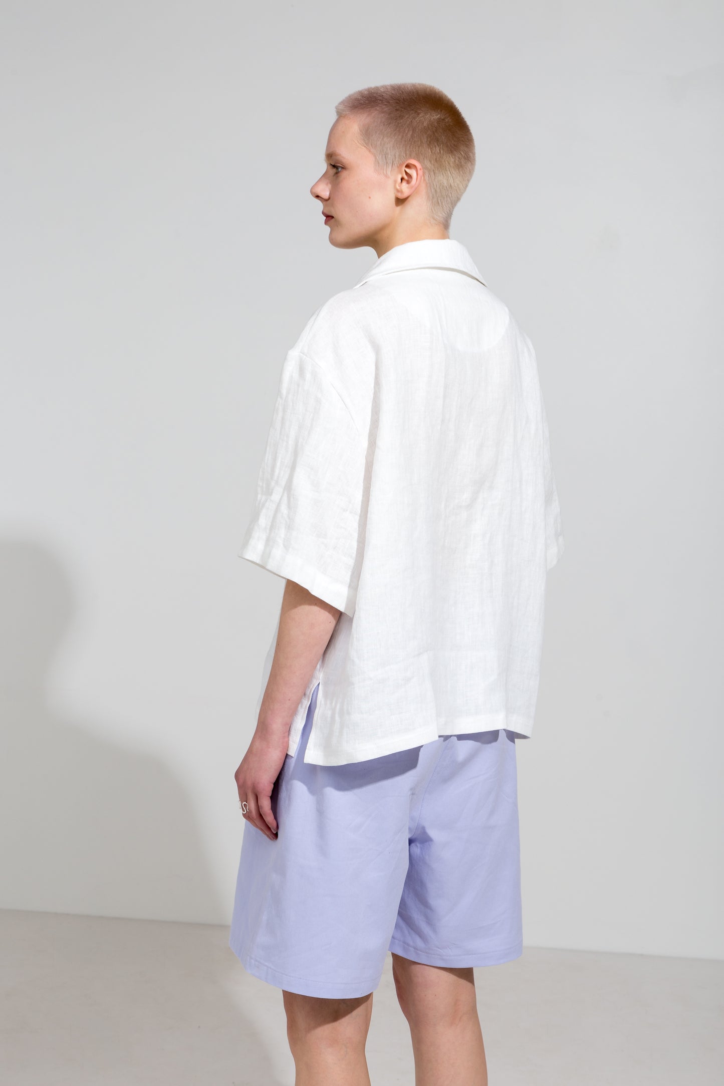 Open collar short sleeve shirt in white linen and lilac workwear shorts